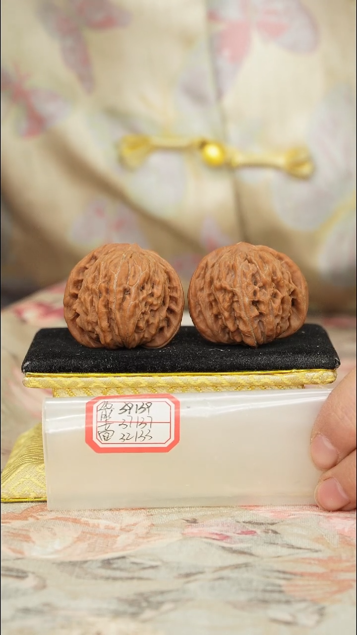 【闪购商品】文玩核桃把件一代楼