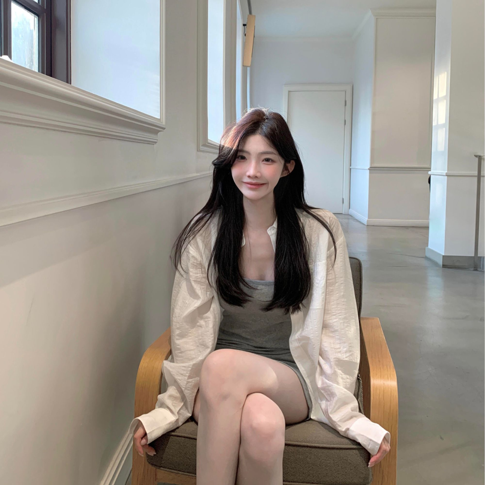 早春穿搭一整套女装爆款2025新款百搭显瘦裙子洋气通勤慵懒风衬衫