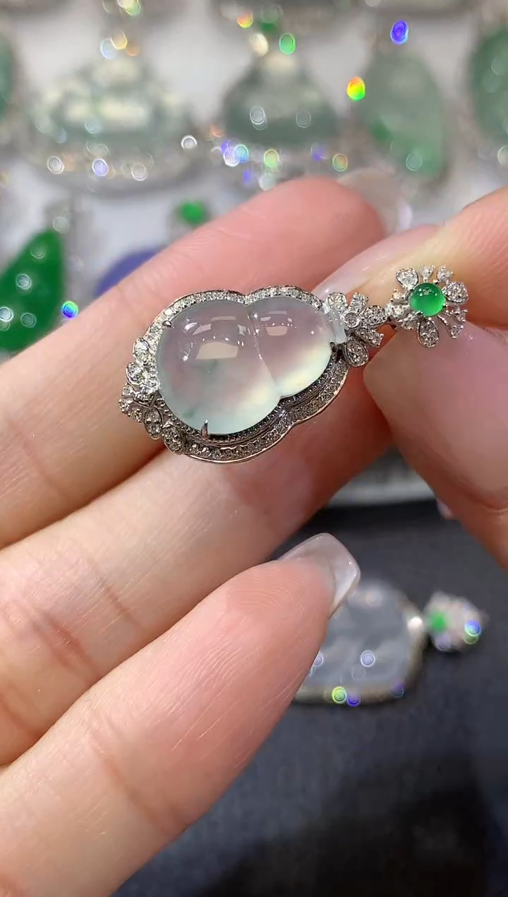 翡翠18K金镶嵌吊坠(不含链)C10