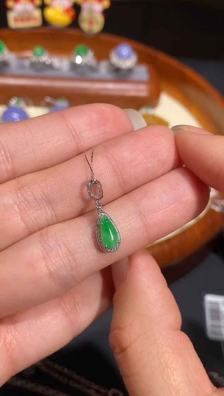 【闪购商品】翡翠颈饰18K金镶嵌吊坠