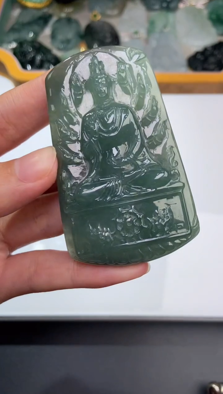 未镶嵌挂件翡翠373807     多人 