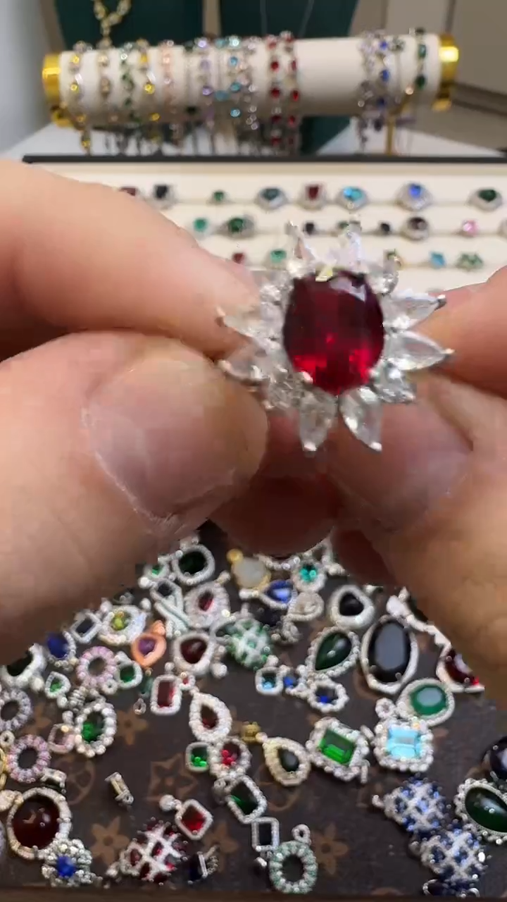 未镶嵌戒指红宝石红宝石戒指