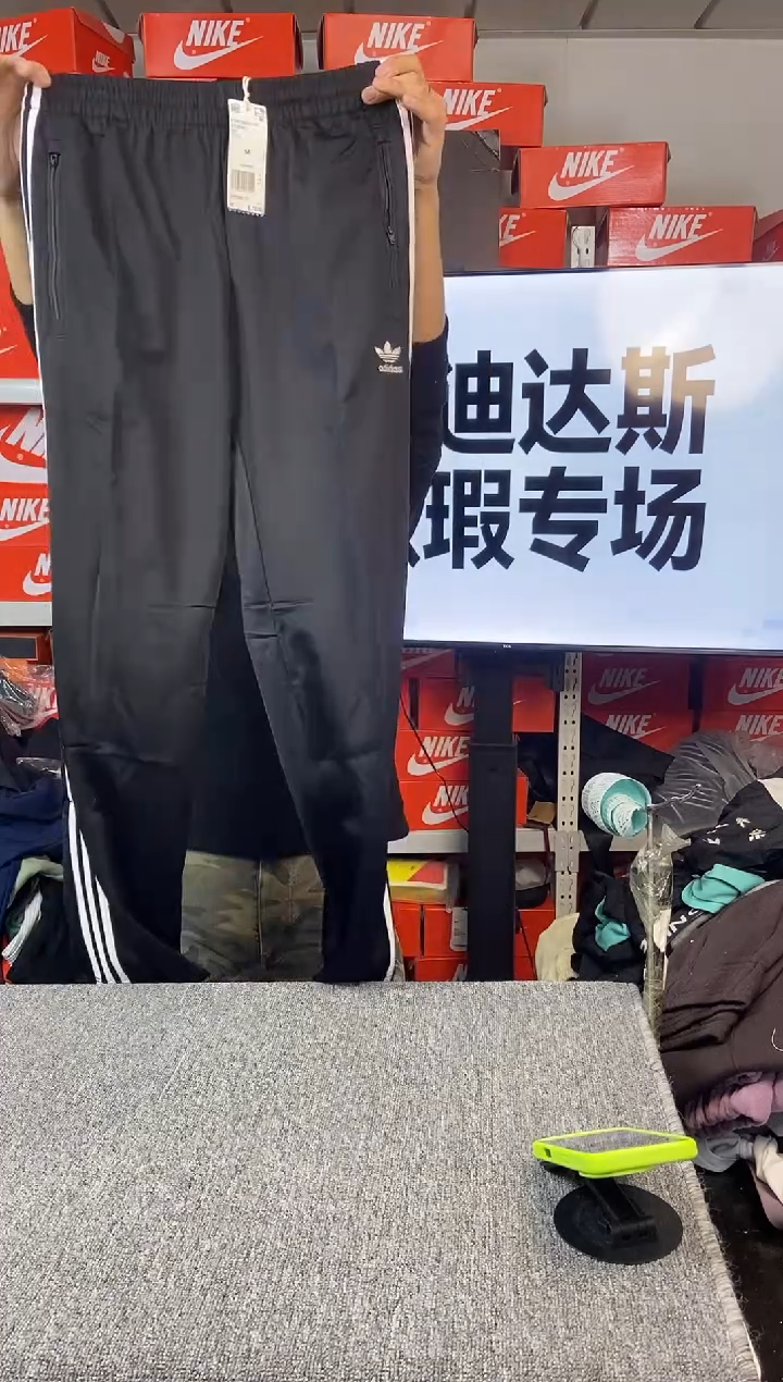 273编码 阿迪达斯 全新无暇 尺码170XL 直播间过款为准