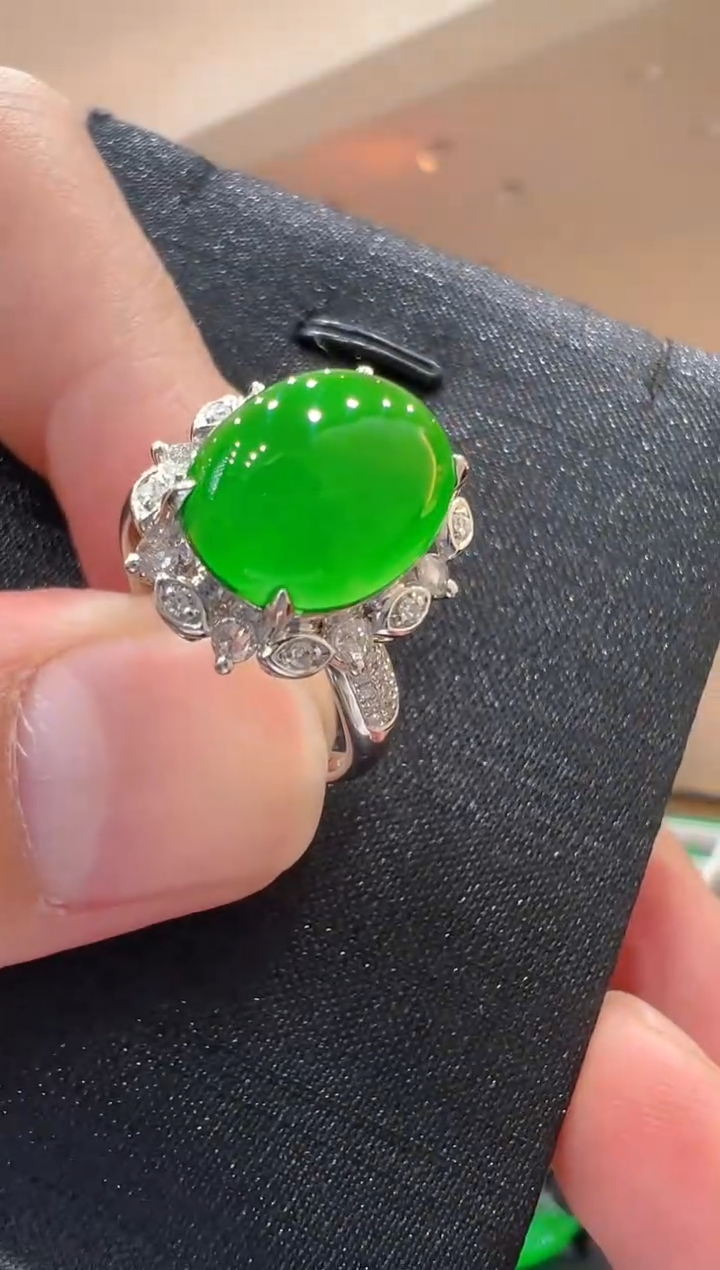 【闪购商品】翡翠戒指18K金镶嵌                