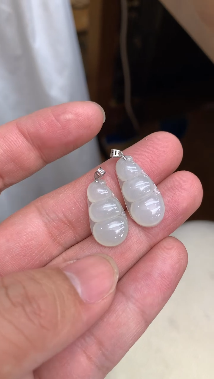 【闪购商品】翡翠颈饰18K金镶嵌福豆 多样性发（1件）