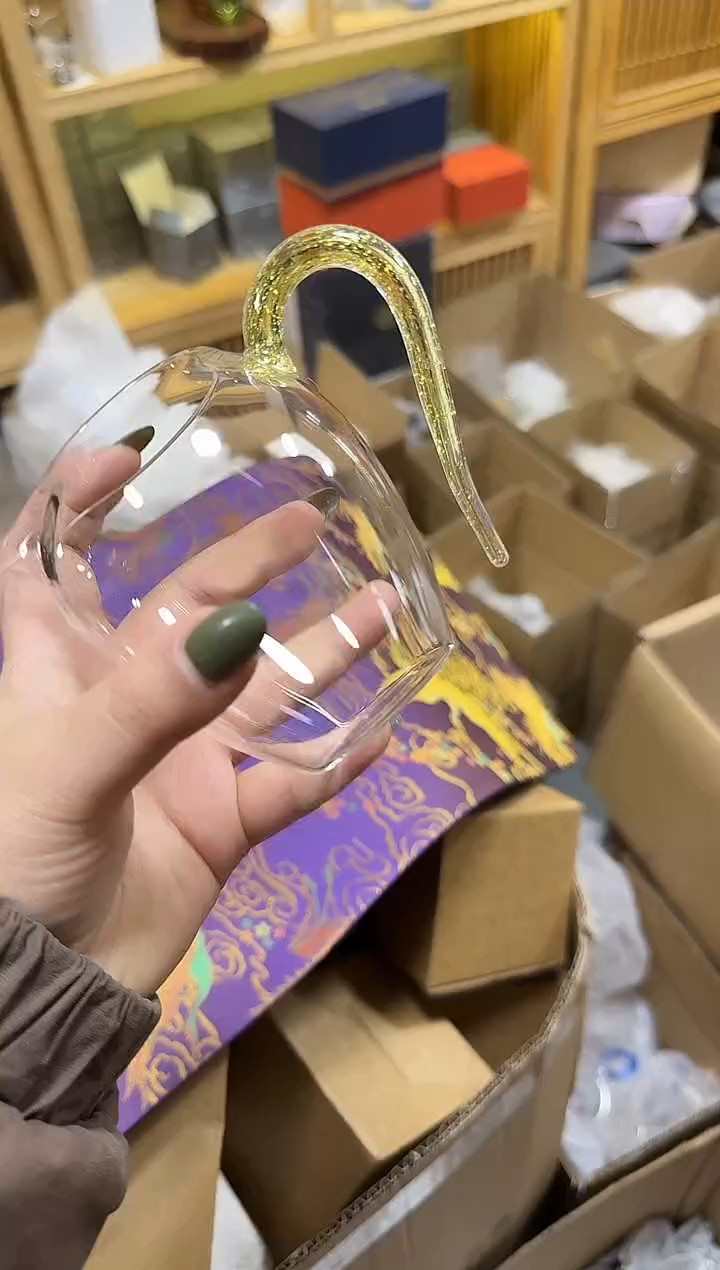 94黄晶怡然公道杯