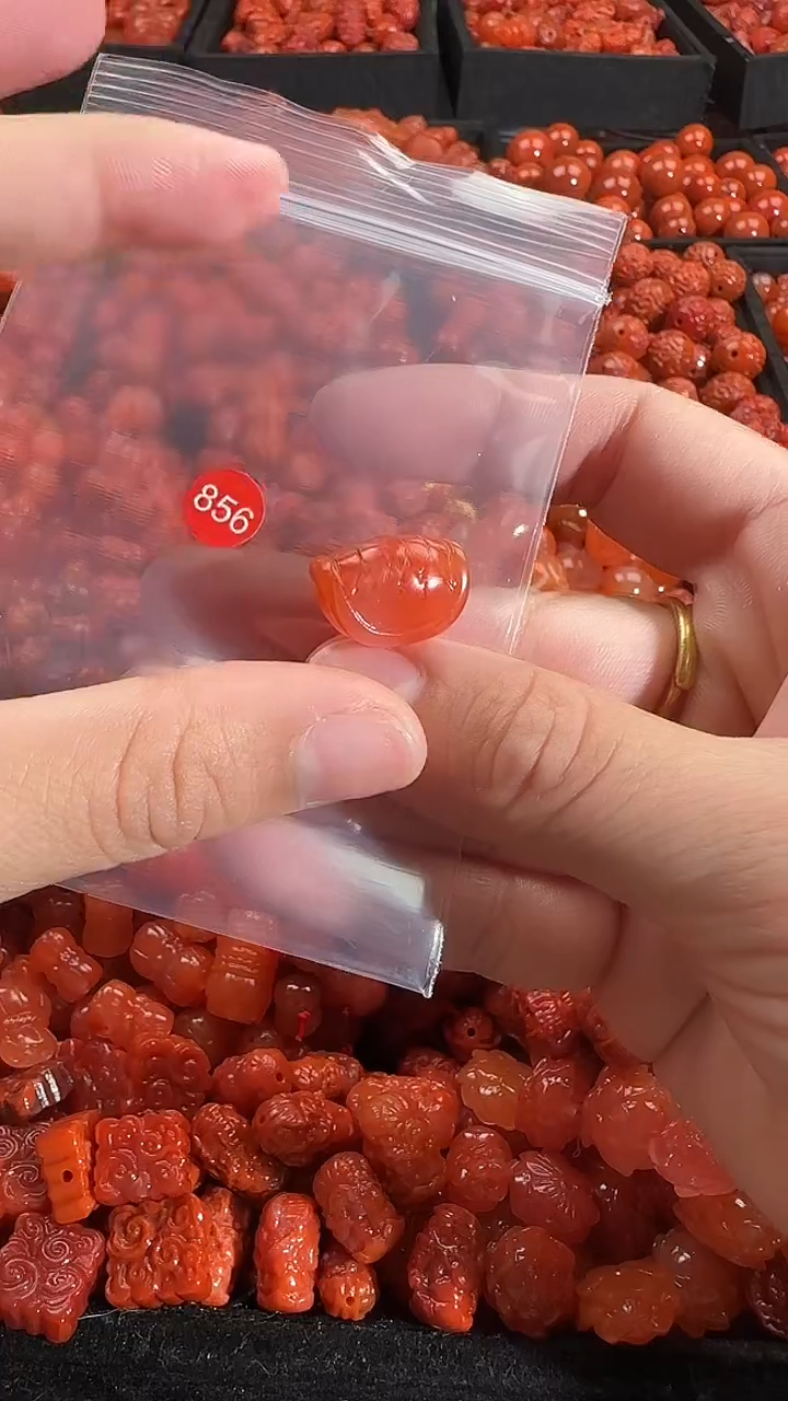 颈饰未镶嵌南红玛瑙1