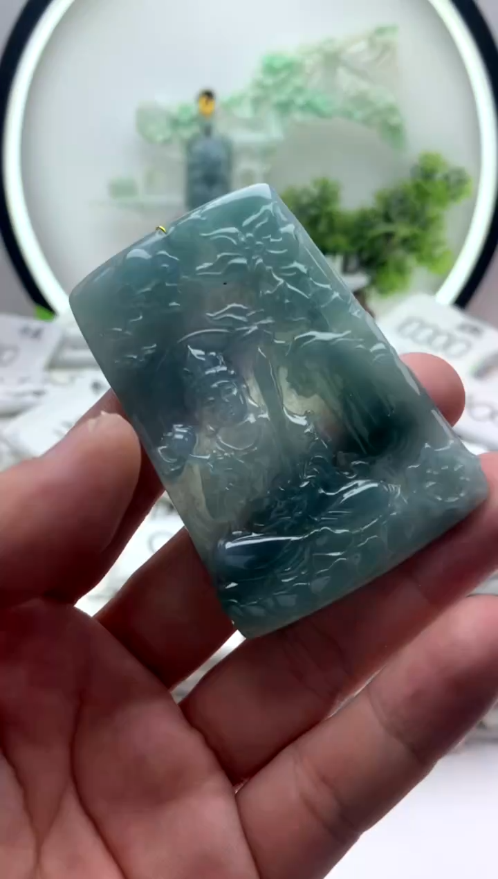 翡翠未镶嵌颈饰虚空藏