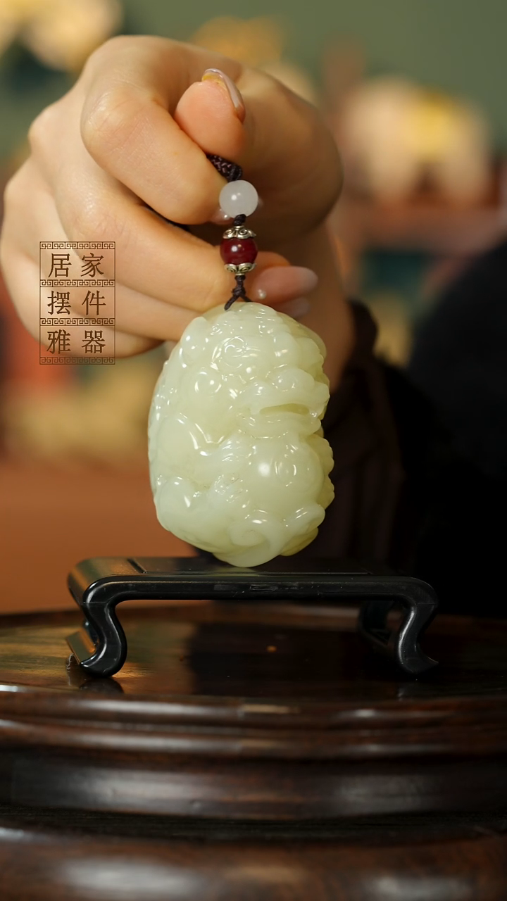 玉《貔貅抱球》摆件