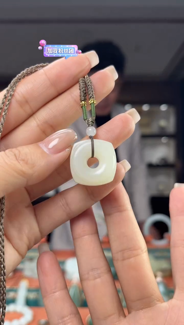 颈饰未镶嵌和田玉佩佩