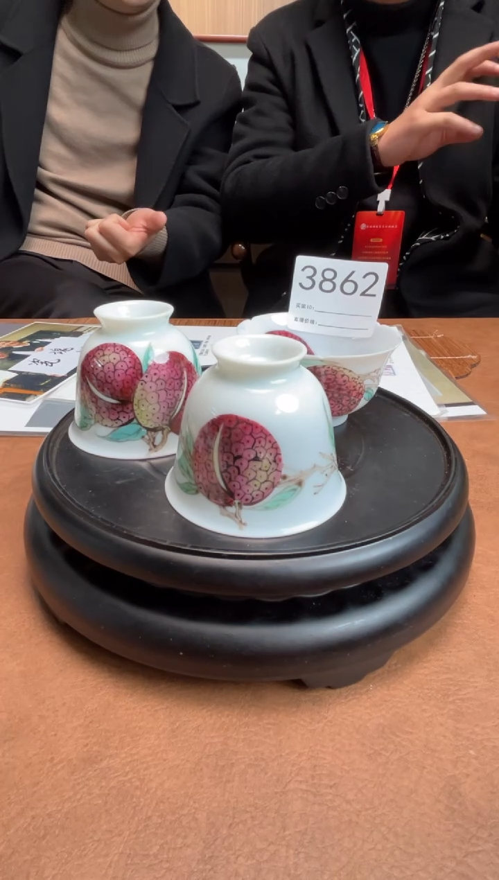 【闪购商品】摆件景德镇陶瓷压手杯，画片不固定3862