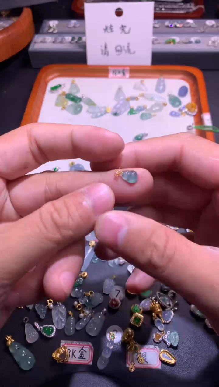 翡翠18K金镶嵌吊坠(不含链)1