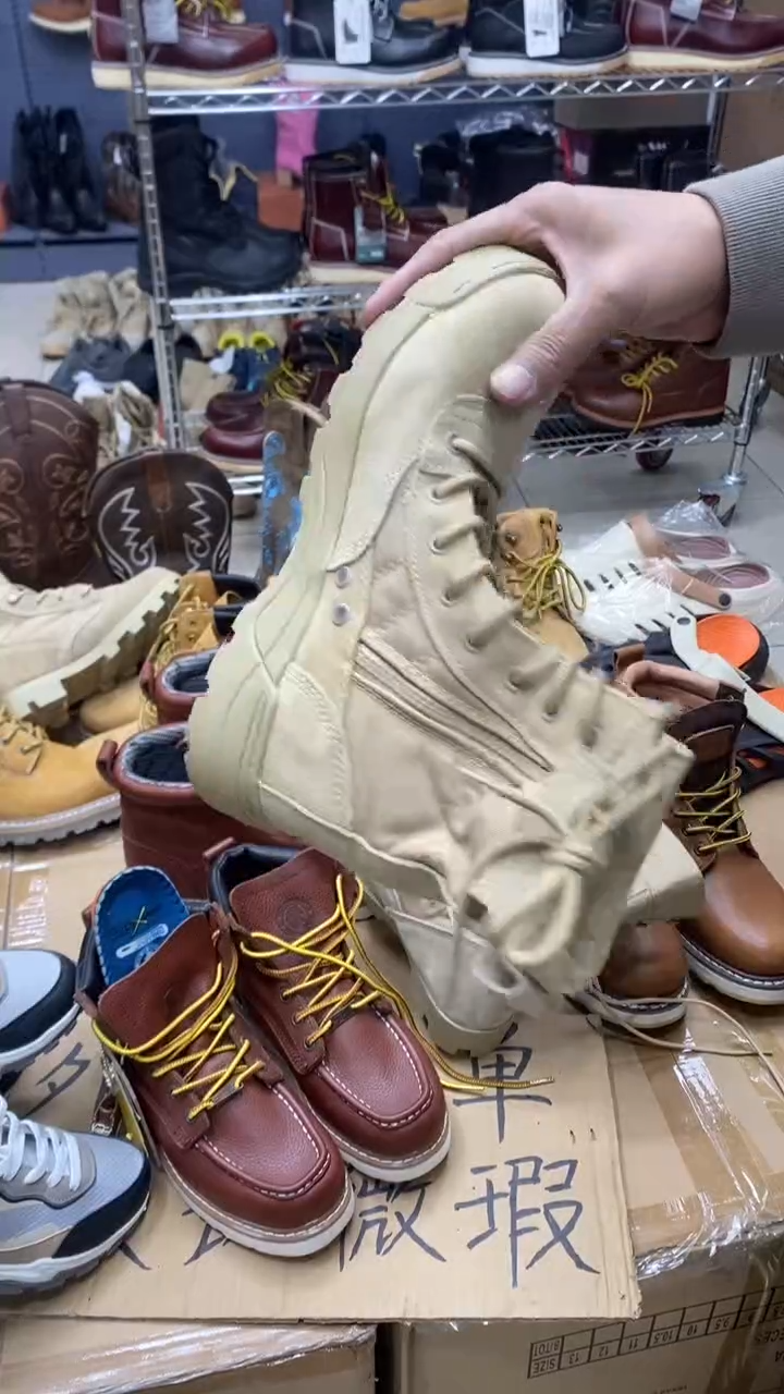 织物44码，A中帮牛皮侧拉链，运动鞋码 脚胖建议拍大， 默认微瑕