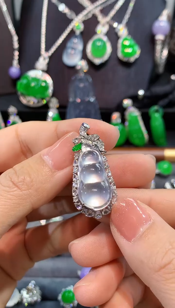 吊坠(不含链)18K金镶嵌翡翠豆子