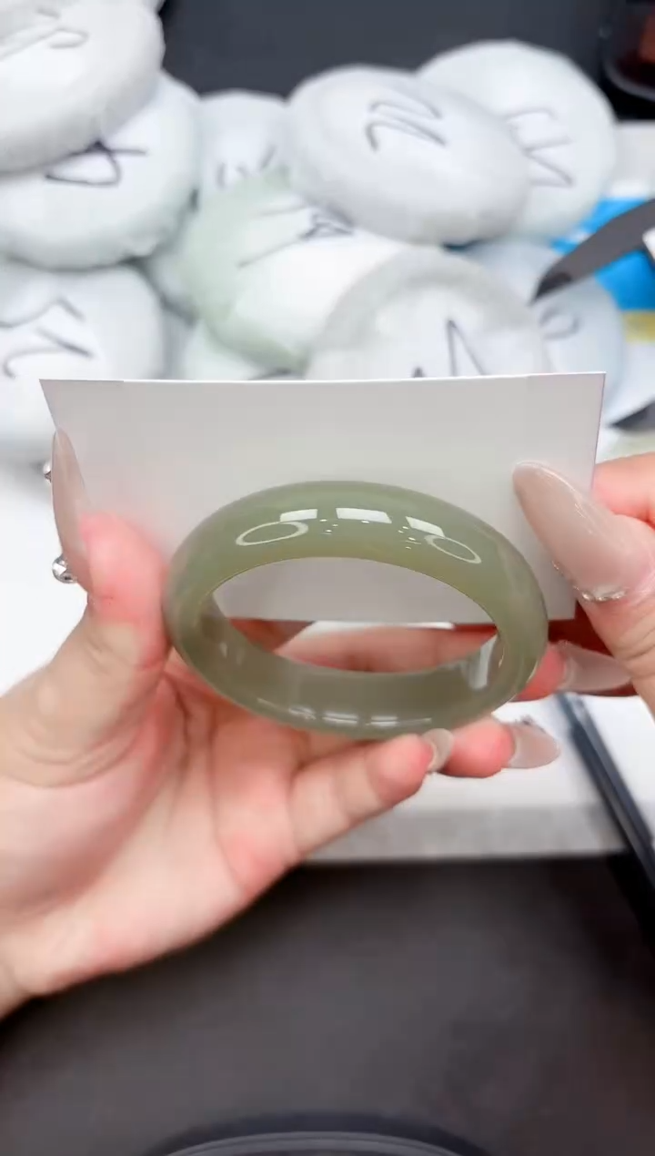 未镶嵌手镯石英质玉42-54.1