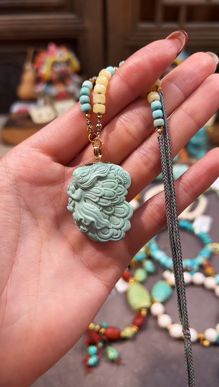 18K金镶嵌绿松石颈饰蝴蝶女孩项链