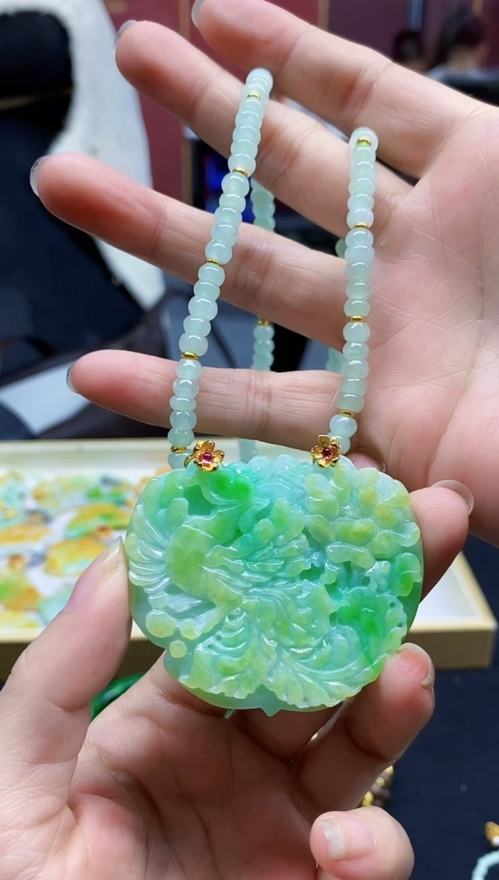 颈饰未镶嵌翡翠王*翡翠吊坠