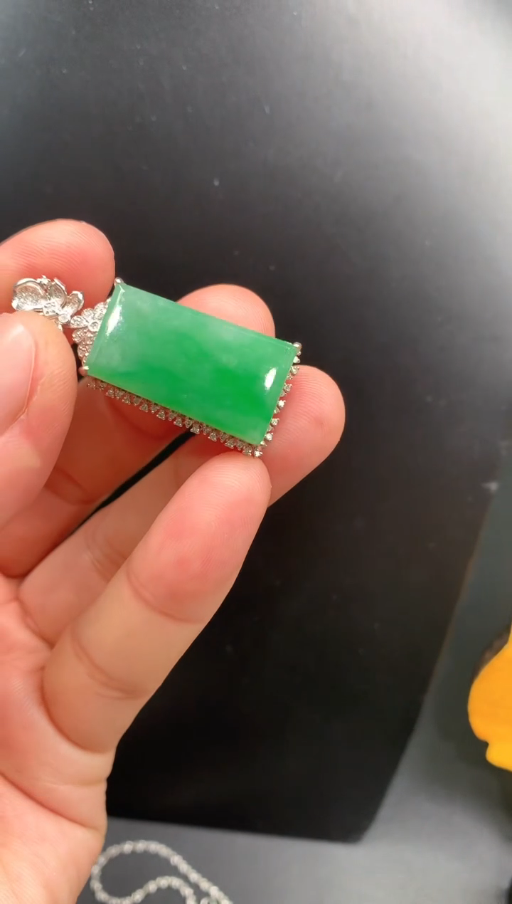 【闪购商品】翡翠颈饰18K金镶嵌无事牌