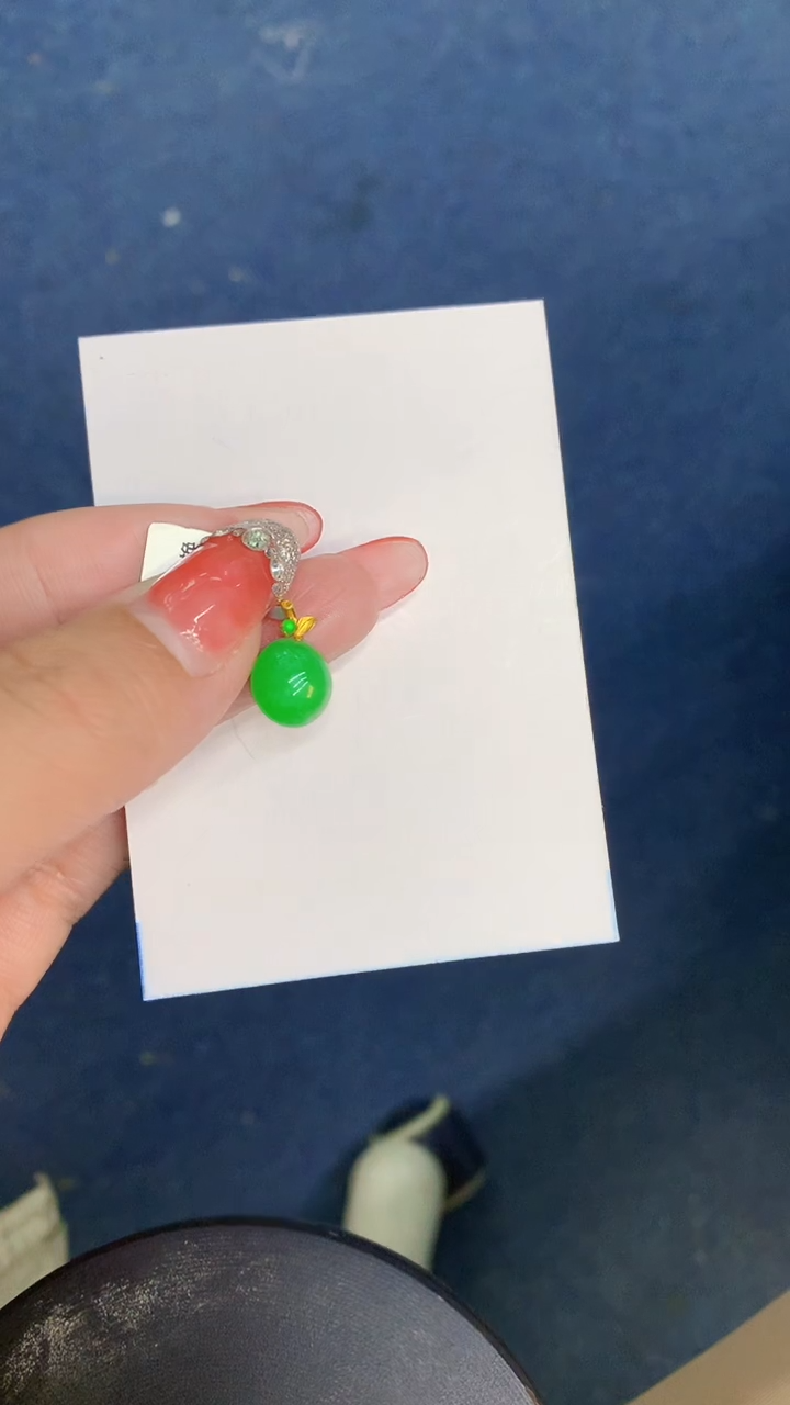 颈饰18K金镶嵌翡翠1