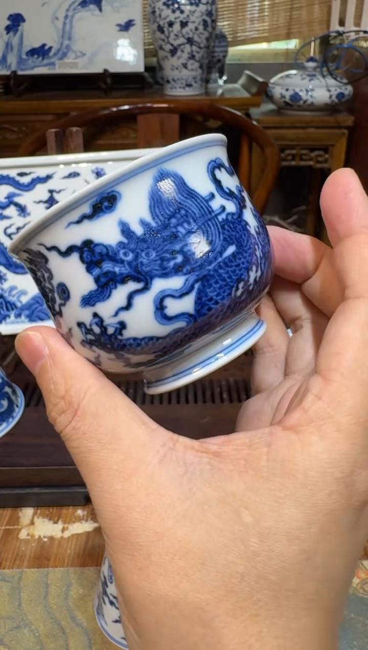 愚拙造物青花龙纹杯