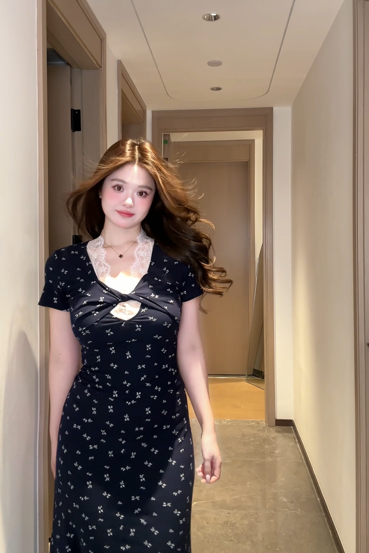 【断码清】胖MM吊带连衣裙2025碎花法式挂脖收腰显瘦黑开衫长裙套装