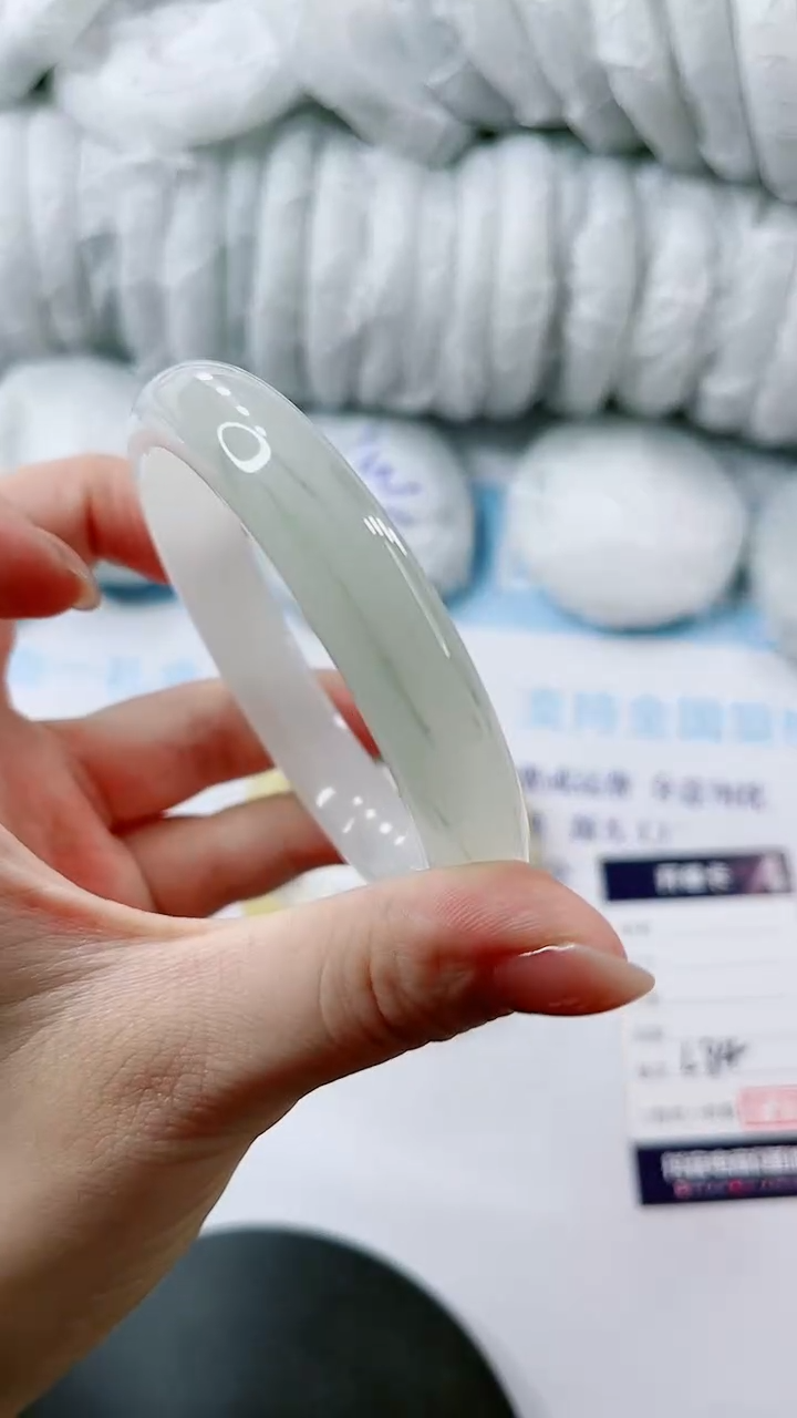 【闪购商品】石英质玉手镯未镶嵌多样性发货L84