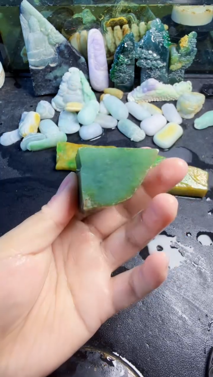 颈饰未镶嵌翡翠 天然翡翠047