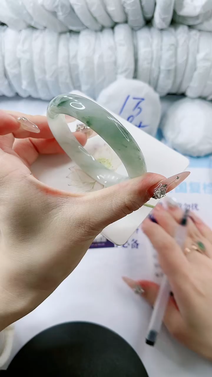 【闪购商品】石英质玉手镯未镶嵌多样性发货L108