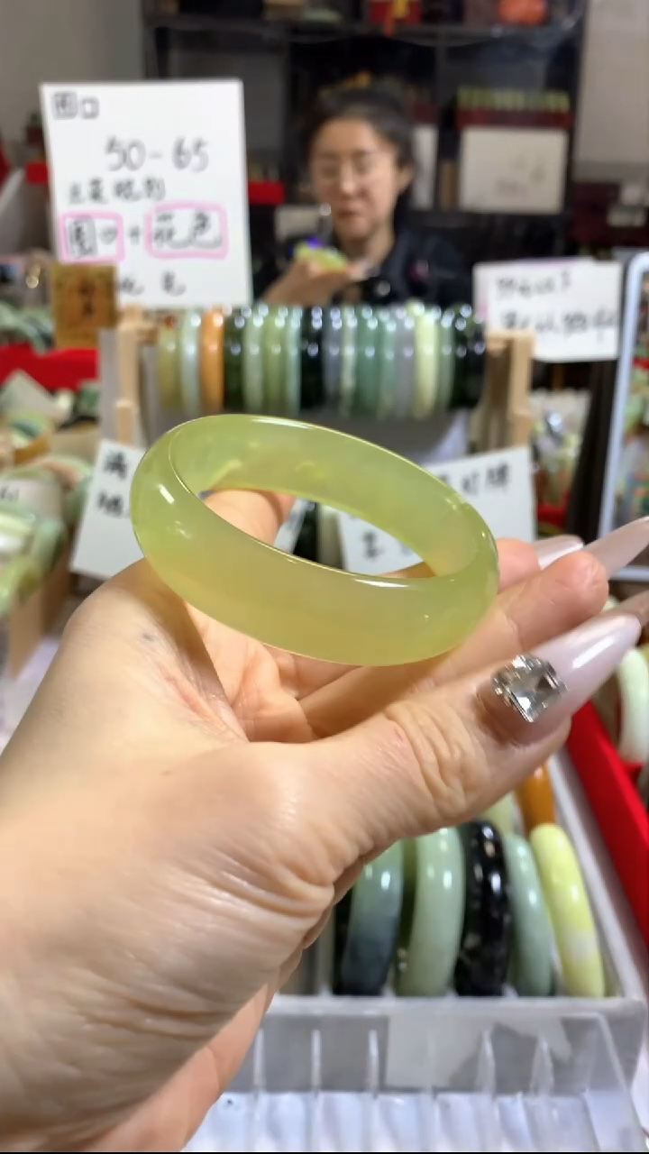 未镶嵌岫玉手镯47 54+ 瑕疵