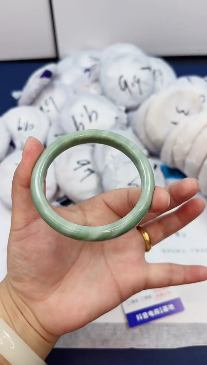 【闪购商品】石英质玉手镯未镶嵌55-翠玉-圈口59