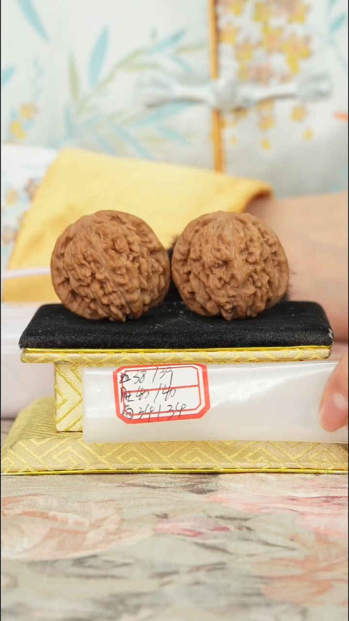 【闪购商品】文玩核桃把件老楼