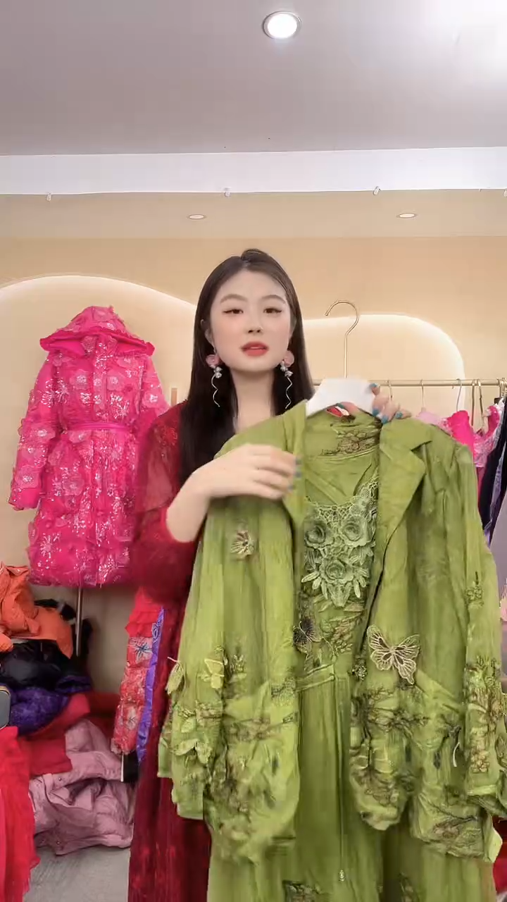 套头款虎**喵绿色套装