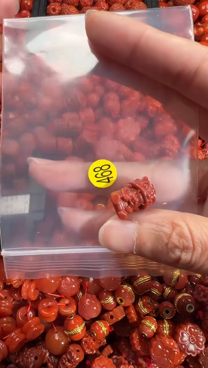 南红玛瑙未镶嵌颈饰1