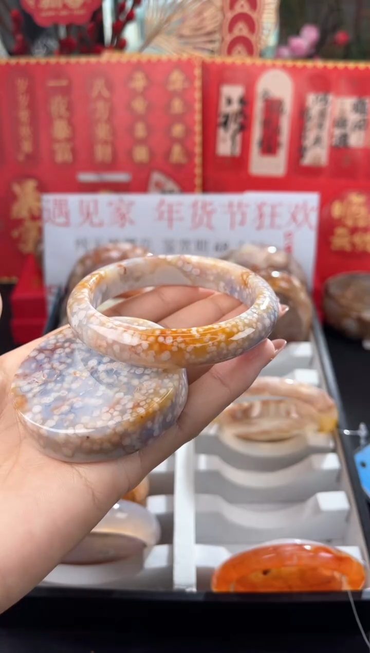 【闪购商品】石英质玉手镯未镶嵌56