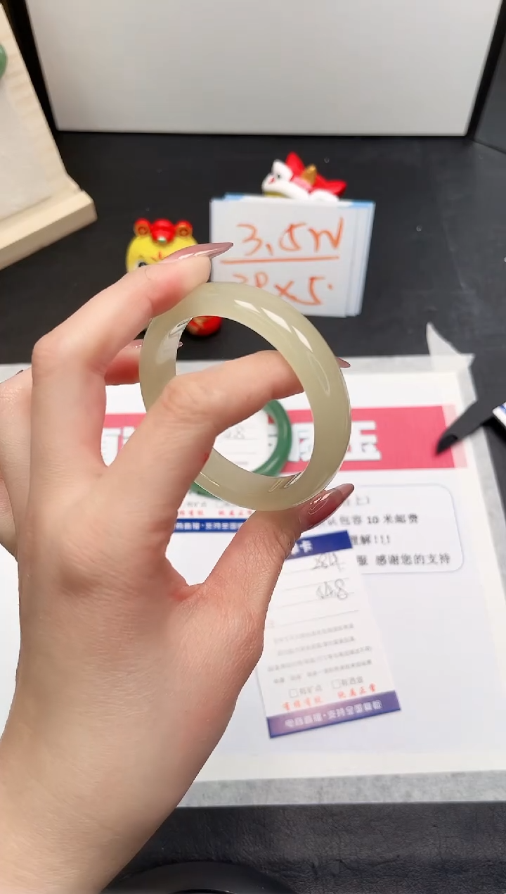 【闪购商品】石英质玉手镯未镶嵌284-54.8