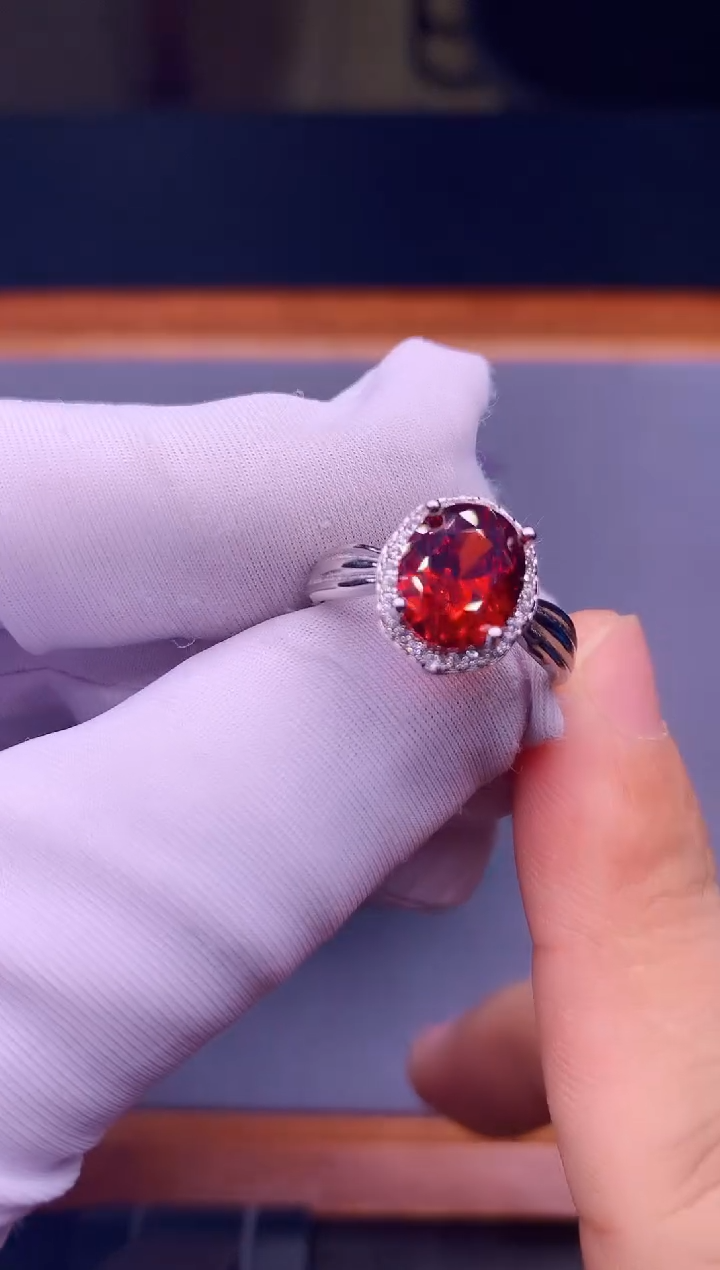 【闪购商品】石榴石戒指银S925镶嵌............