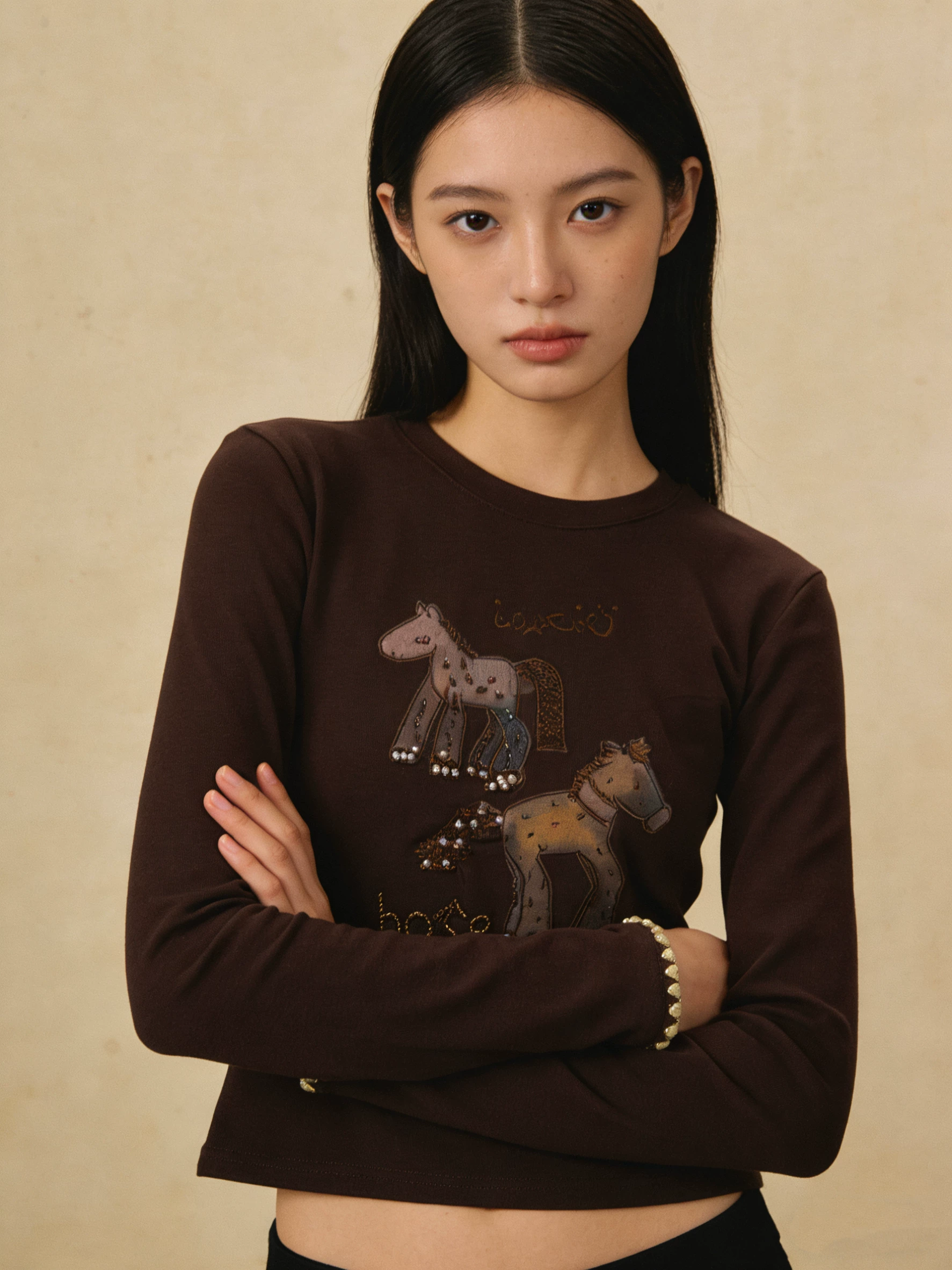 【焦糖小马】2026早春新款小众重工刺绣马儿修身打底衫长袖Y50371