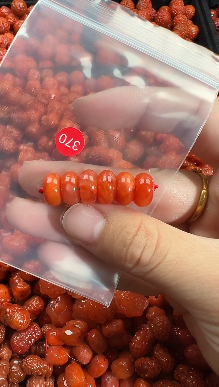 颈饰未镶嵌南红玛瑙1