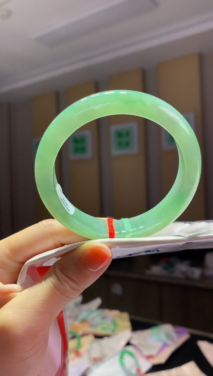 未镶嵌手镯翡翠- Q52圈口57.2