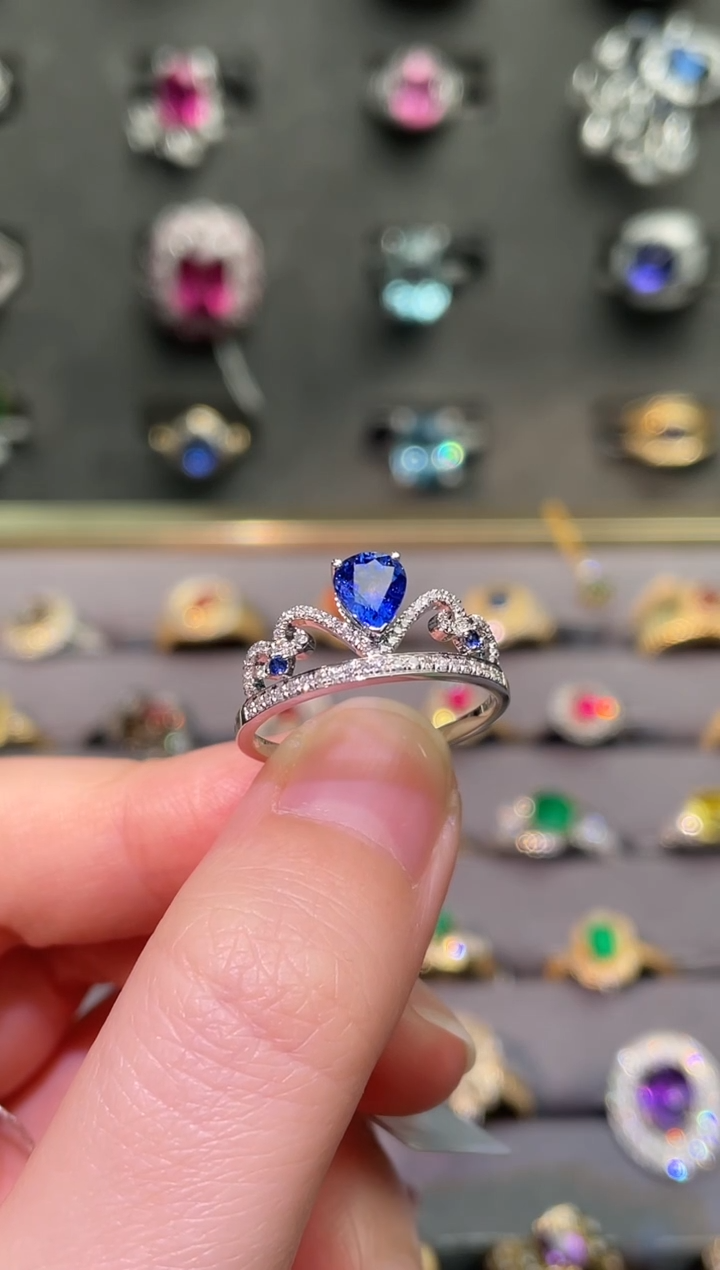 蓝宝石戒指18K金镶嵌/斯里兰卡/明亮皇家蓝/0.65ct