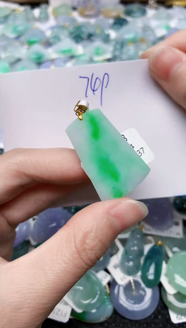 翡翠18K金镶嵌颈饰天然缅甸A货翡翠百元以上9元证书费自理