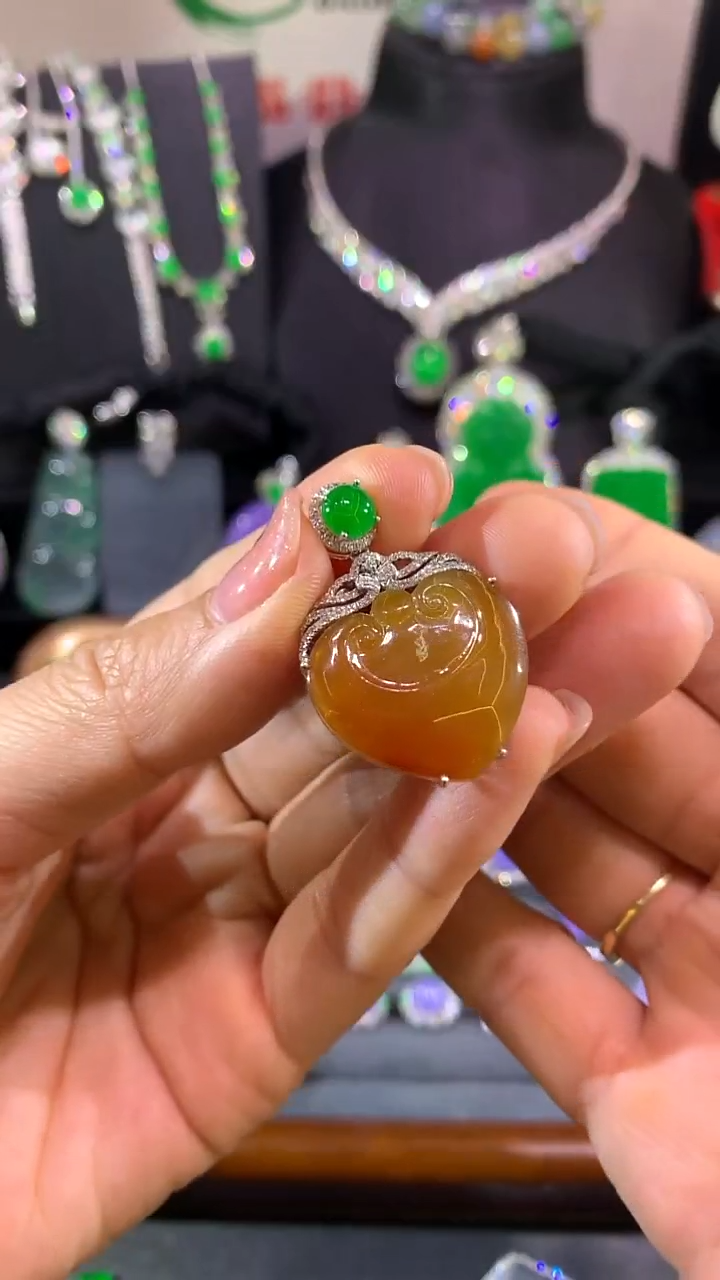 吊坠(不含链)18K金镶嵌翡翠吊坠