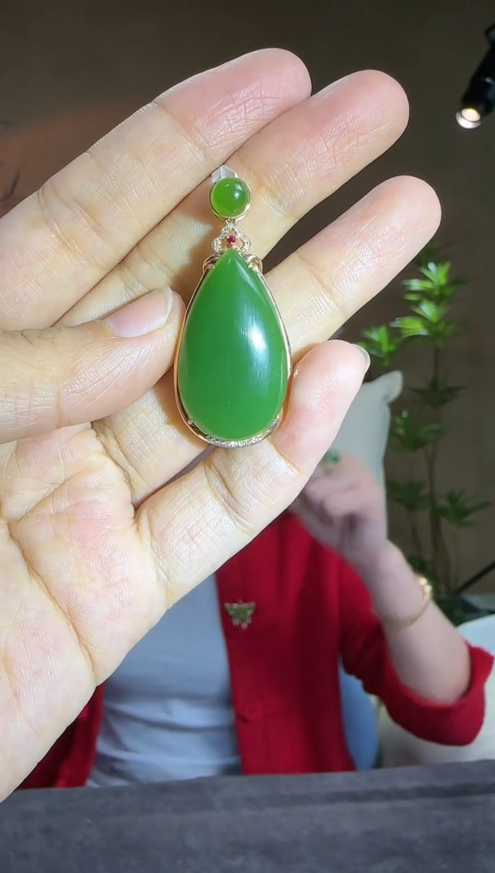 【闪购商品】和田玉吊坠18K金镶嵌18K金镶碧玉水滴吊坠