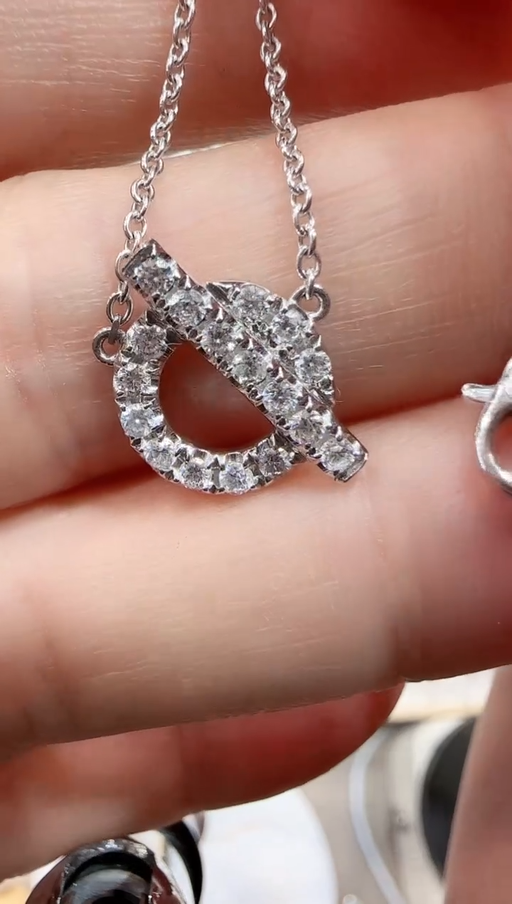 【闪购商品】钻石颈饰18K金镶嵌Q项链