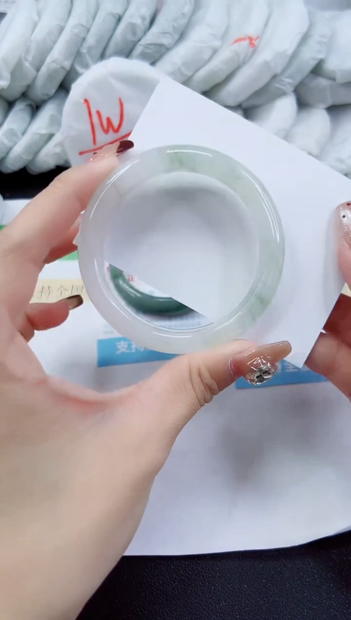 【闪购商品】石英质玉手镯未镶嵌90