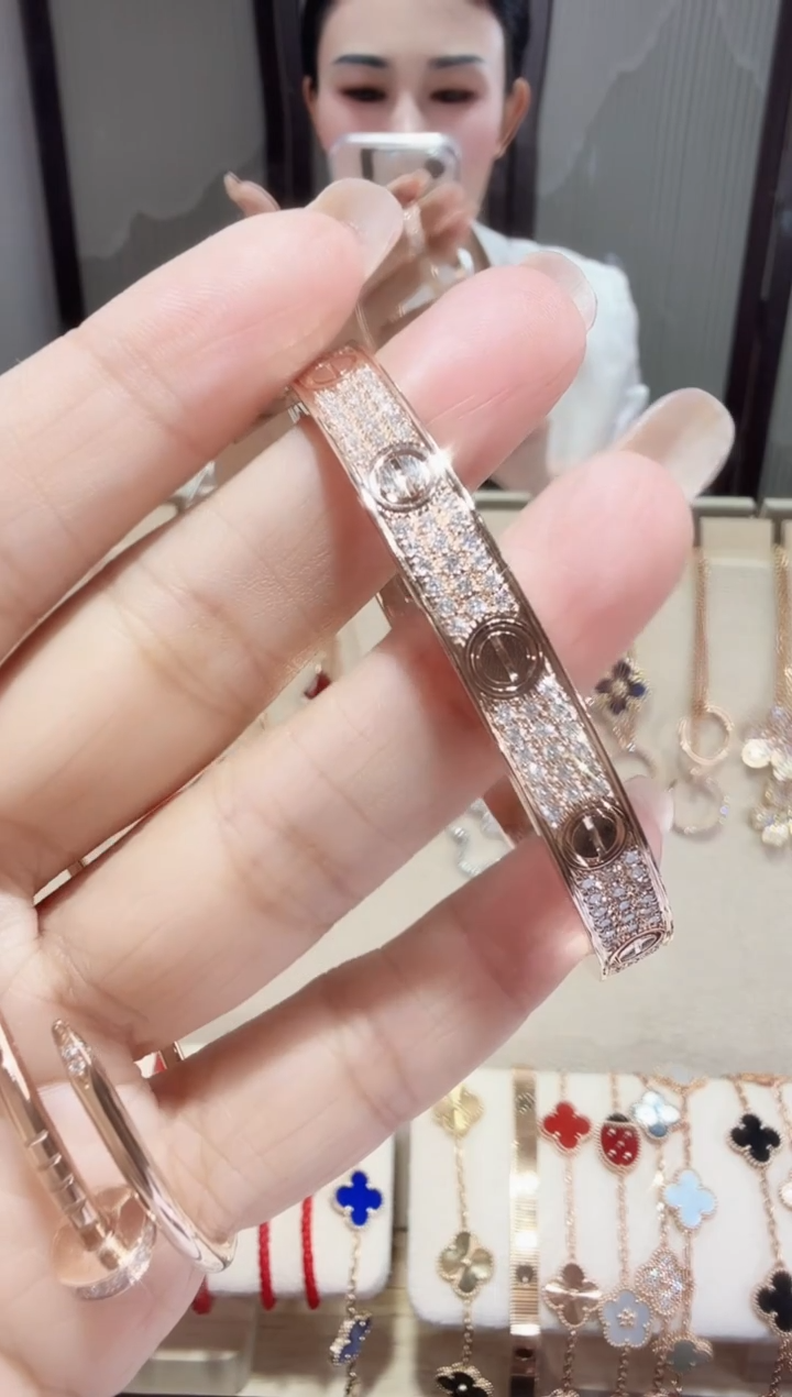 18K金镶嵌手镯钻石宽版满天星手镯24小时鉴赏期