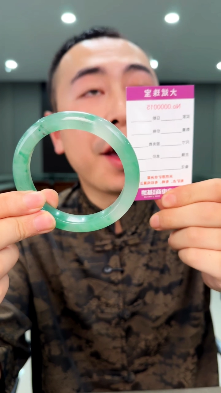 石英质玉手镯未镶嵌美****.手镯