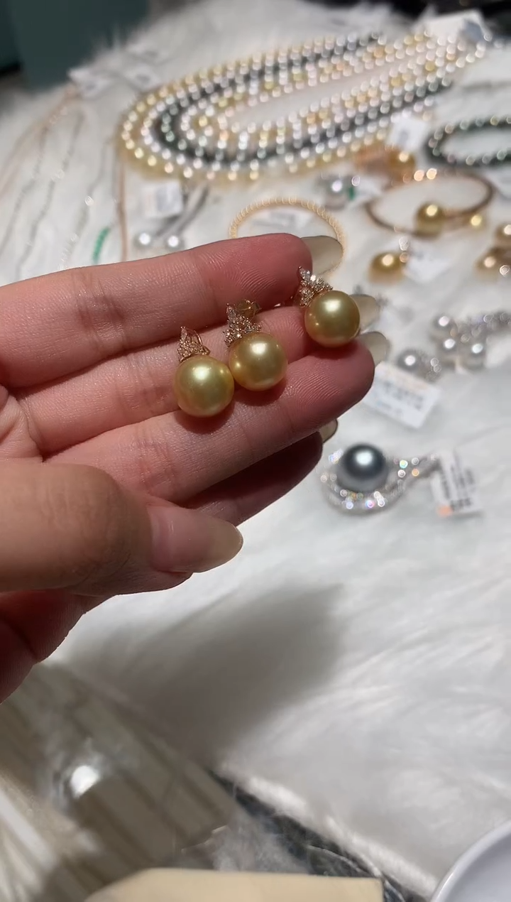 18K金镶嵌一套海水珍珠A227|8999