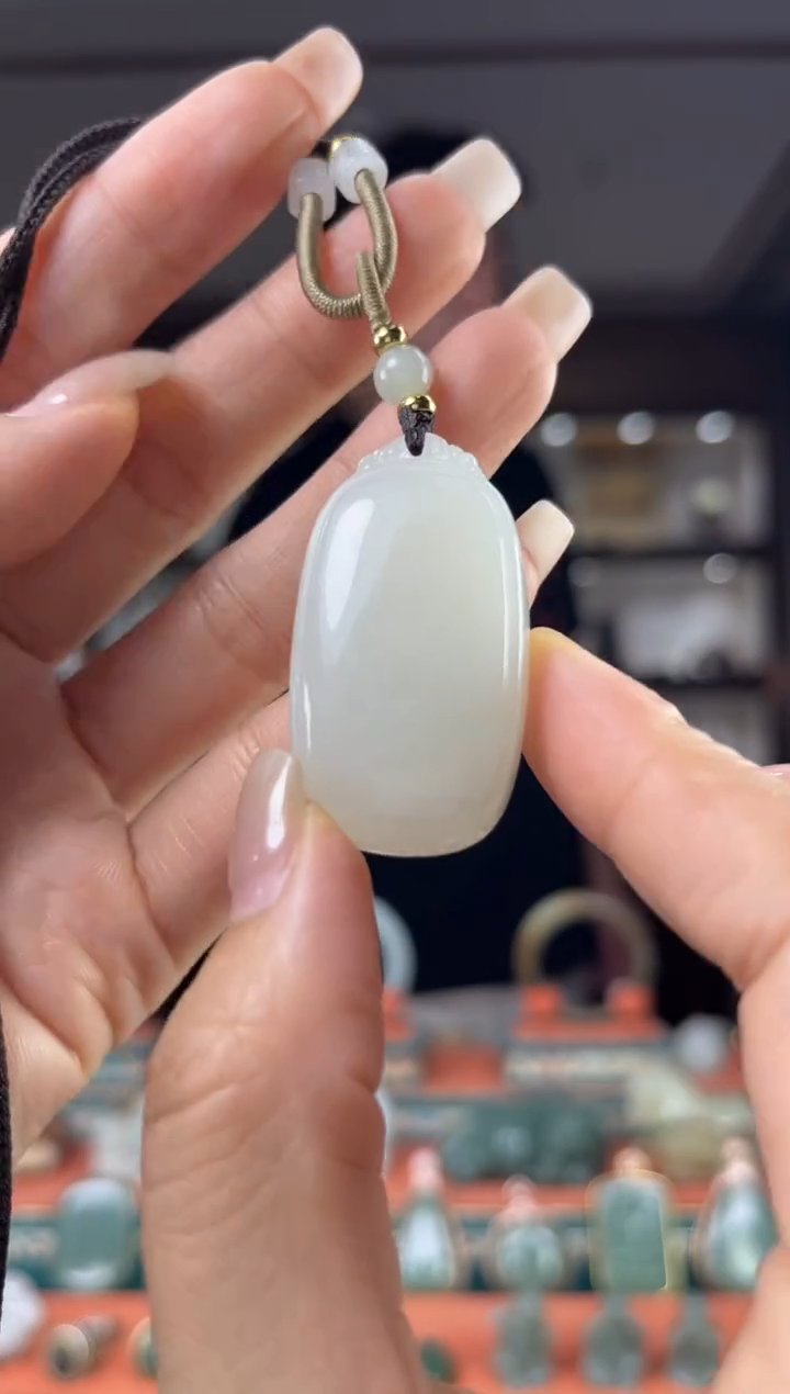 颈饰未镶嵌和田玉佩佩