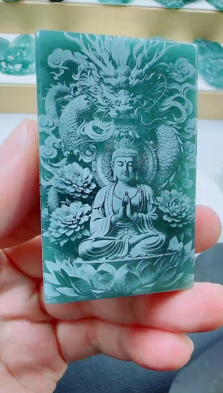 翡翠未镶嵌颈饰龙本命佛